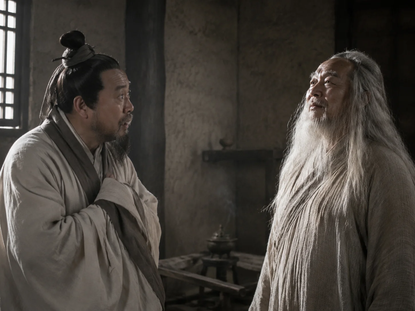 孔子去见老聃。老聃刚洗完头,散发披肩晾干——"被发而干"——"慙然似非人"。他的样子让人看了不像活人。孔子出来后呆了很久,弟子问怎么了,孔子说:"吾乃今于是乎见龙。龙合而成体,散而成章,乘云气而养乎阴阳。"老子就像一条龙——聚合成形体,散开成文章,驾着云气在阴阳间遨游。